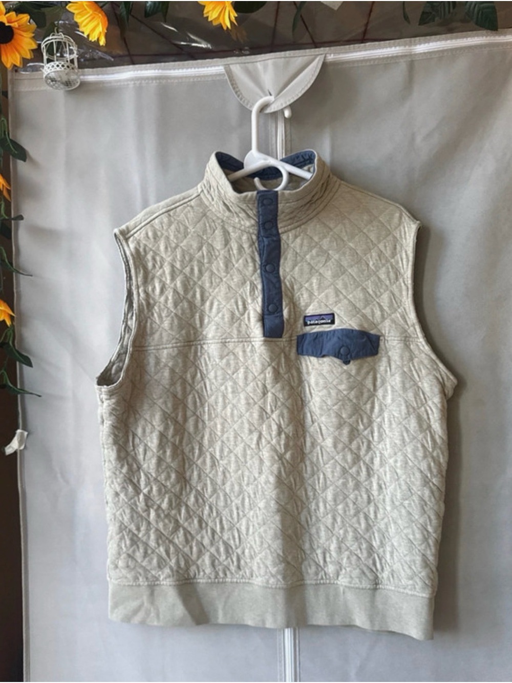 Patagonia Quilted Sleeveless Vest in Light Beige with Blue Trim